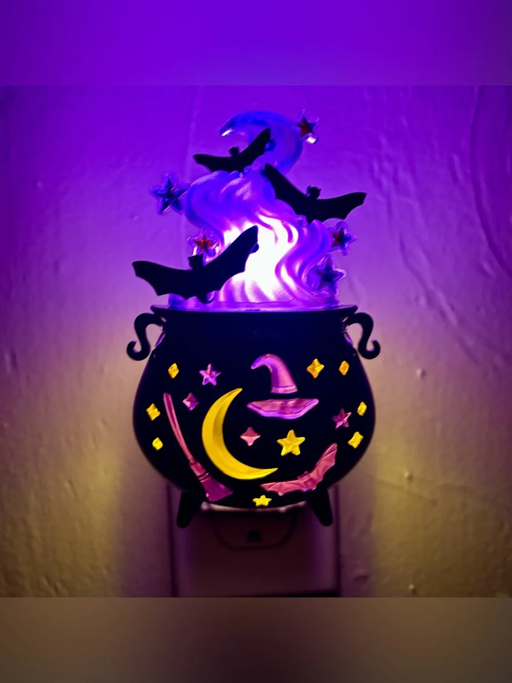 Bath & Body Works Witches Cauldron Wallflower Plug + Pocketbac Sanitizer Holder
